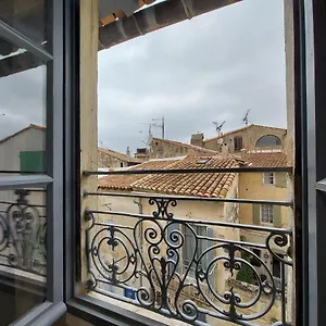 https://les-studios-de-theophile-calme-absolu-wifi-centre-historique.fr-provencehotel.com